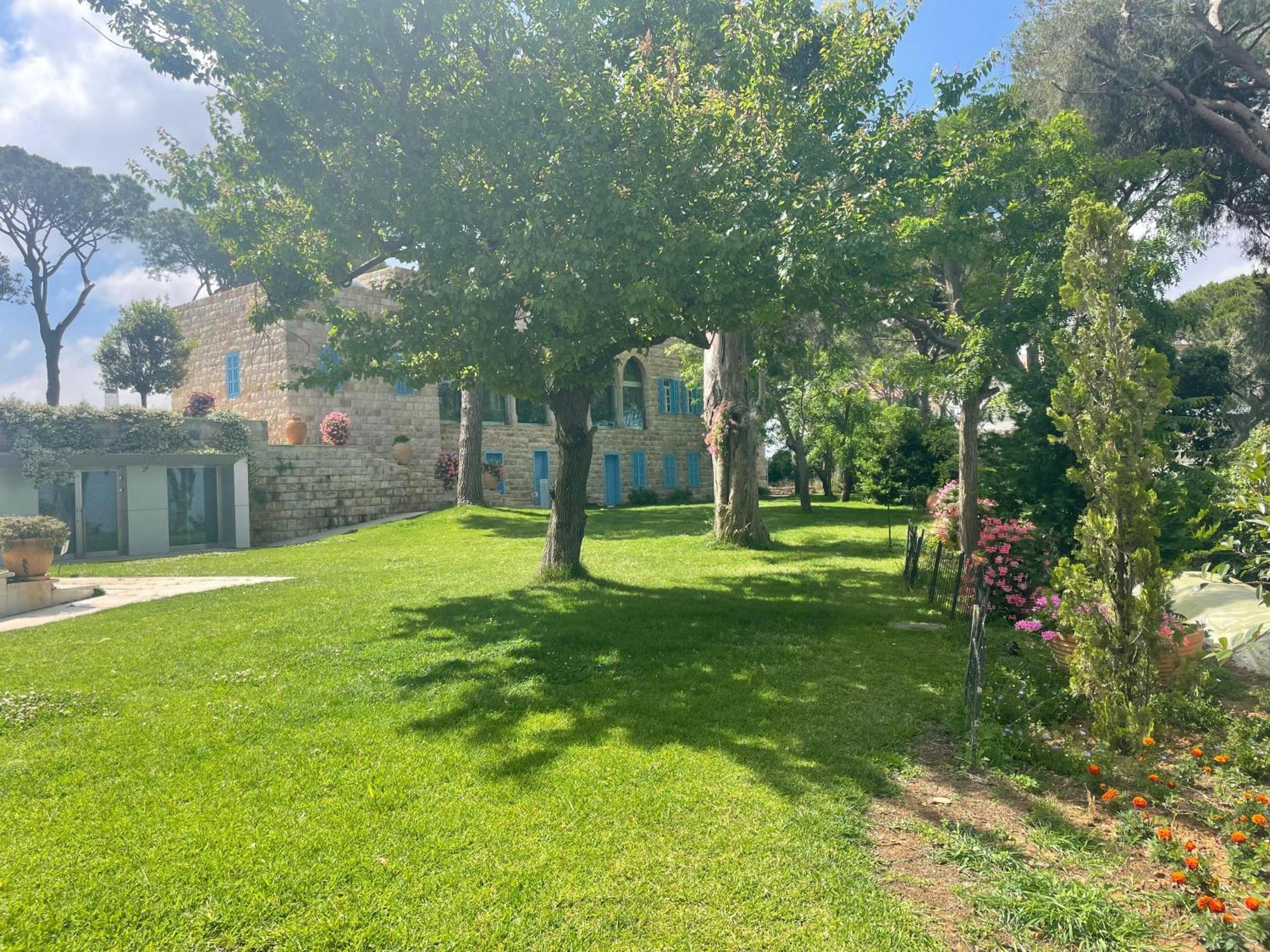 Hotel Al Bustan Beit Mery Eksteriør billede