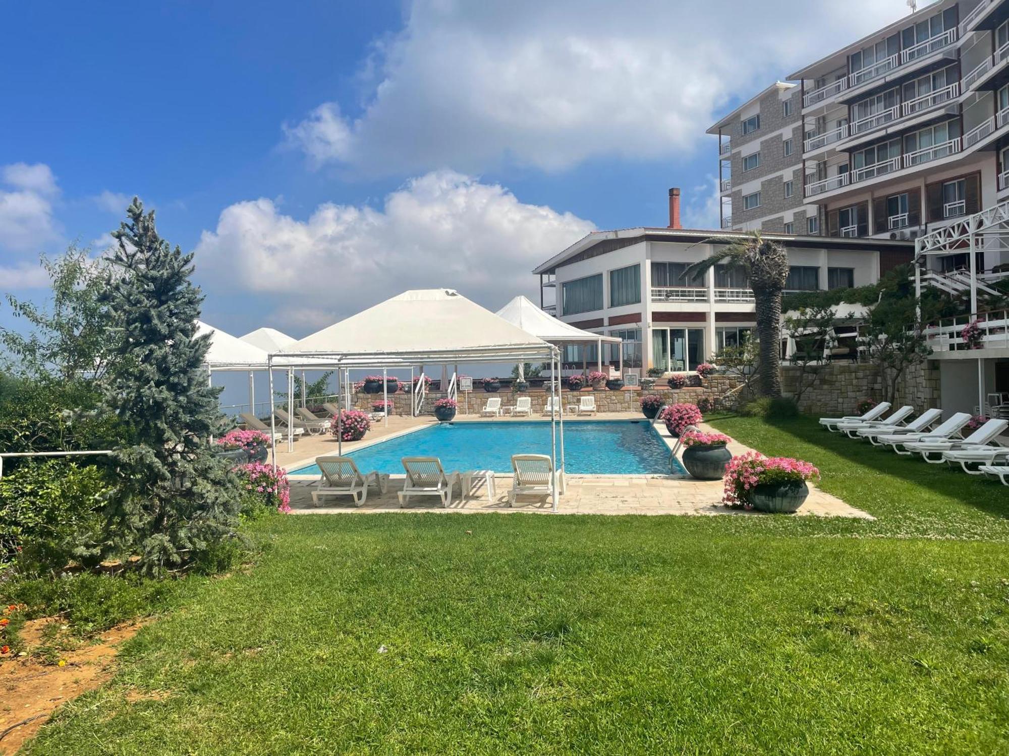Hotel Al Bustan Beit Mery Eksteriør billede