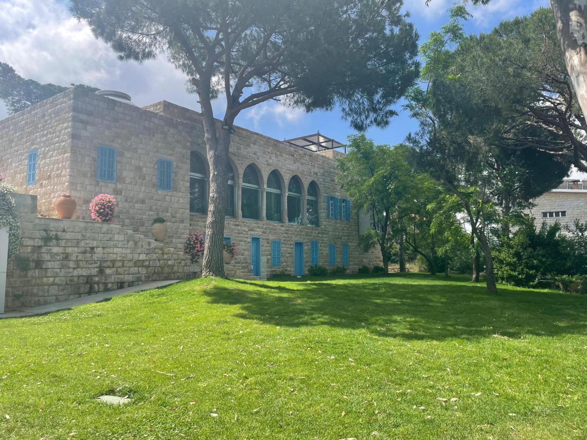 Hotel Al Bustan Beit Mery Eksteriør billede