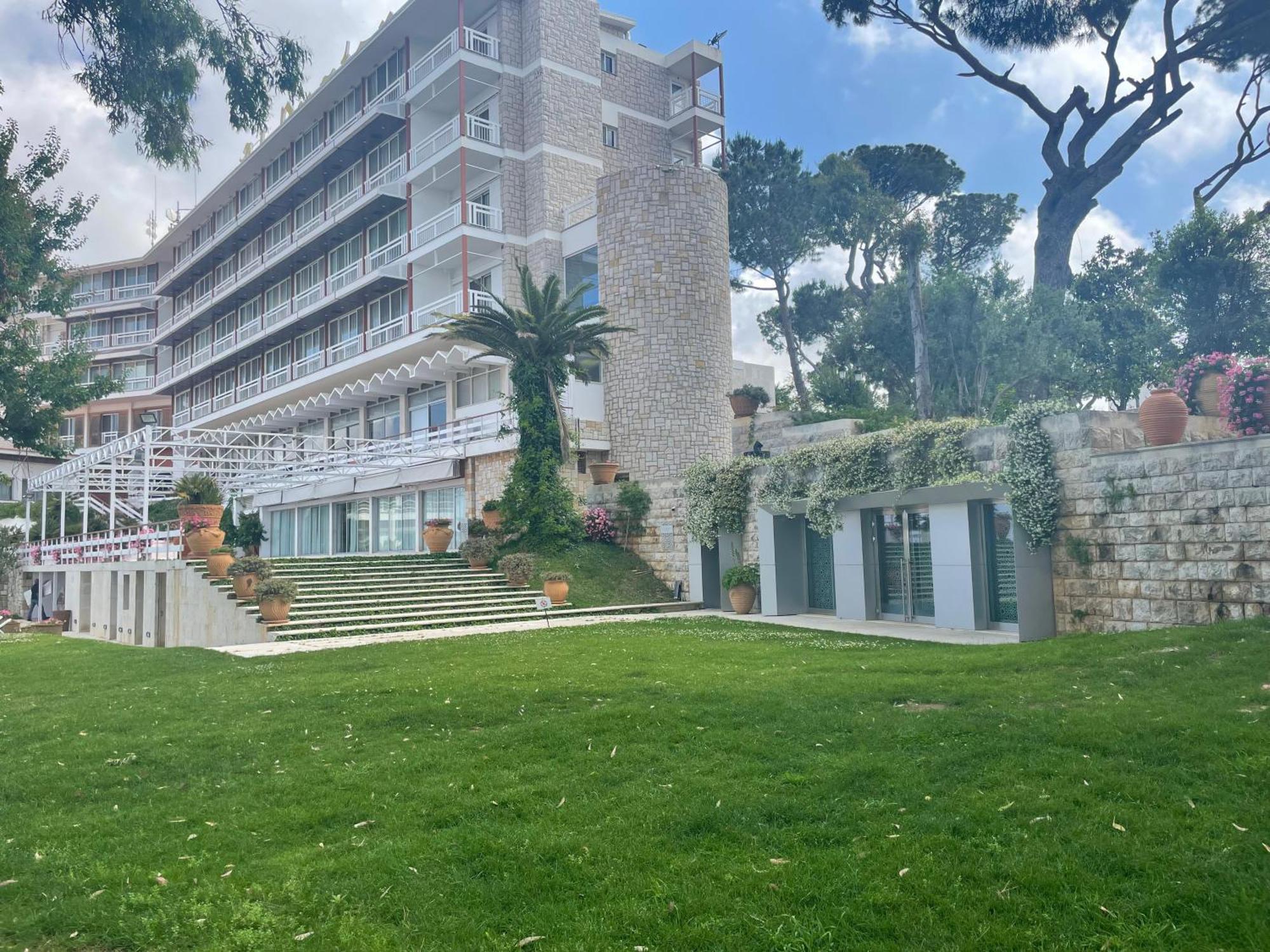 Hotel Al Bustan Beit Mery Eksteriør billede
