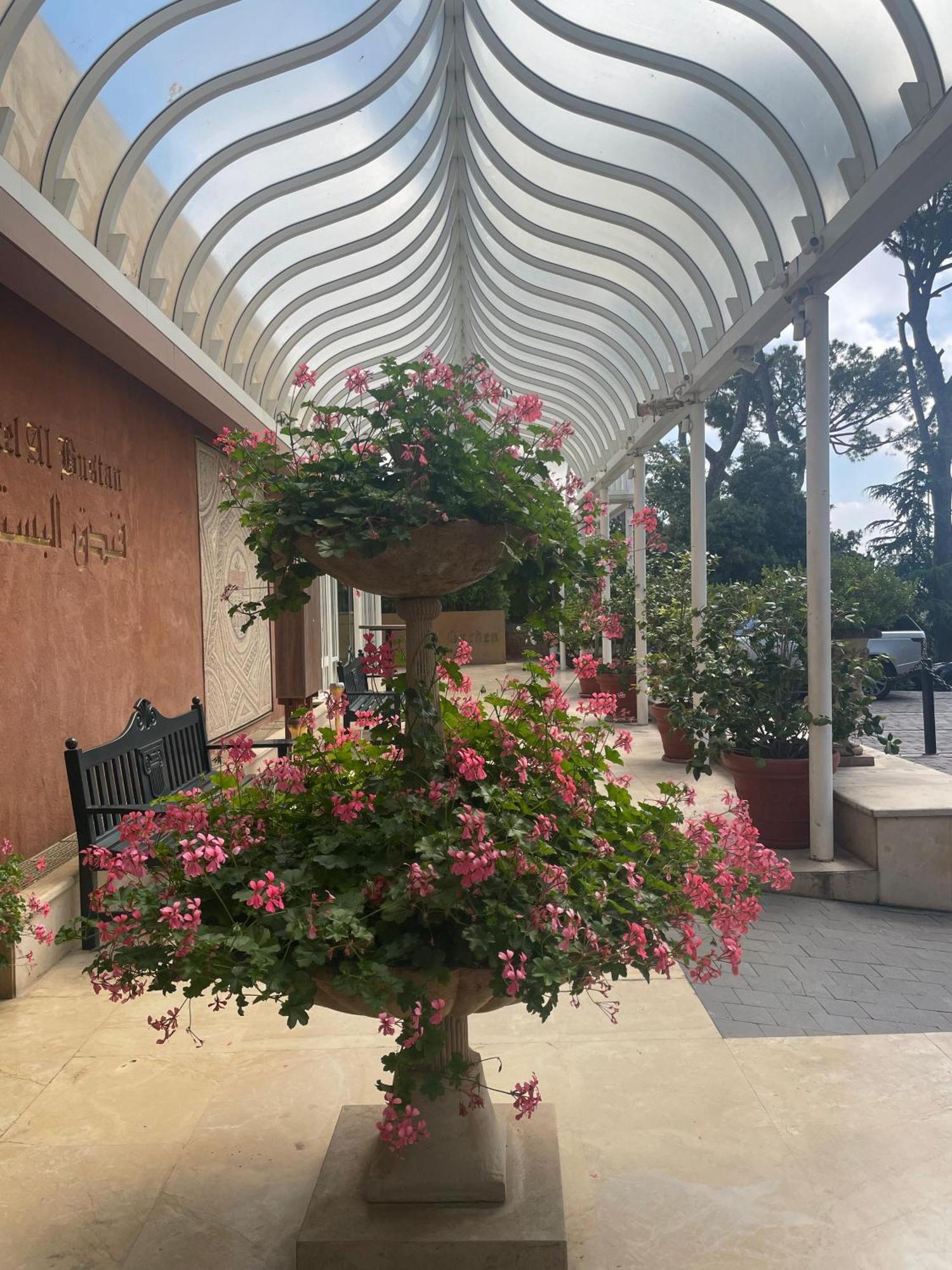 Hotel Al Bustan Beit Mery Eksteriør billede